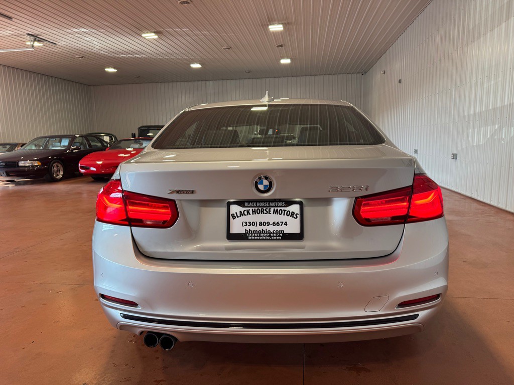 2016 BMW 3 Series Image 10
