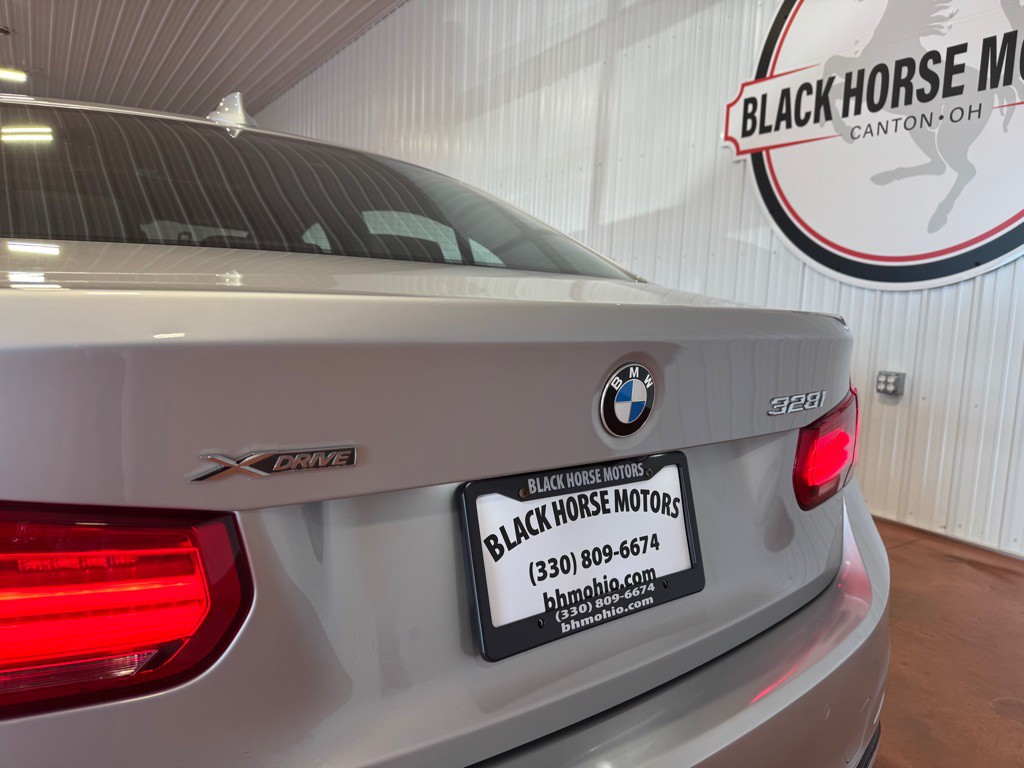 2016 BMW 3 Series Image 11