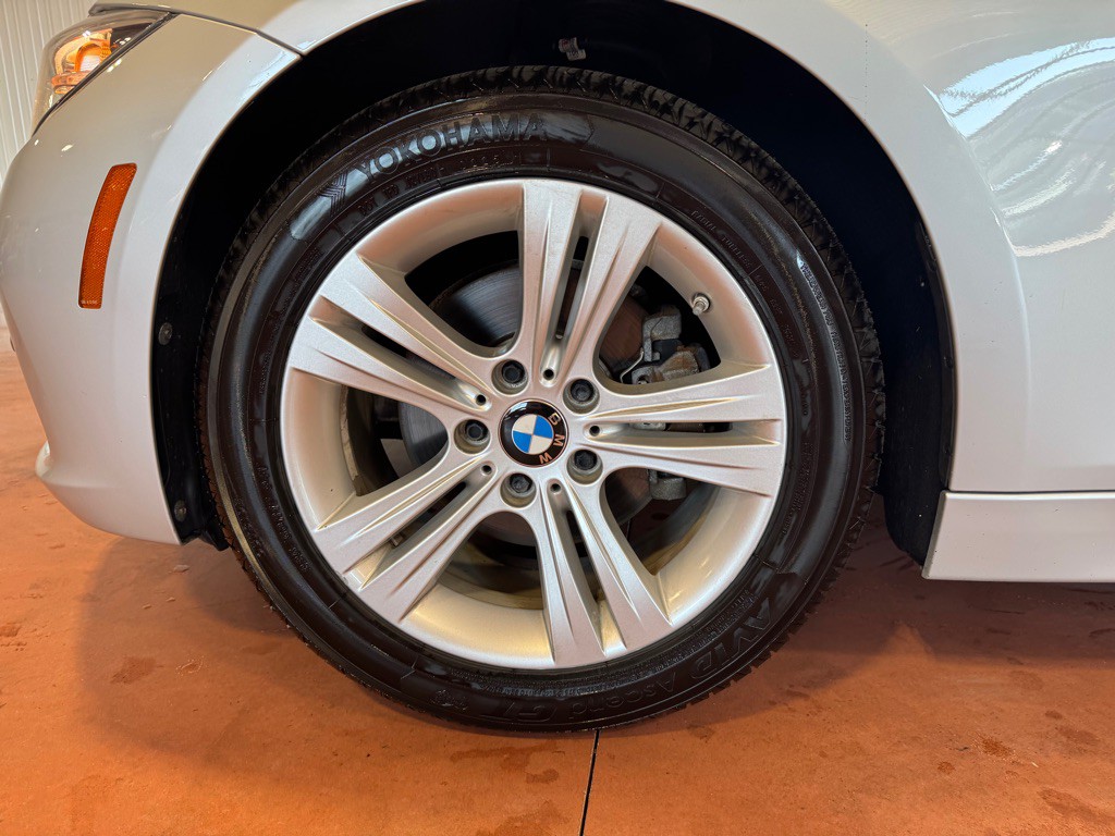 2016 BMW 3 Series Image 14