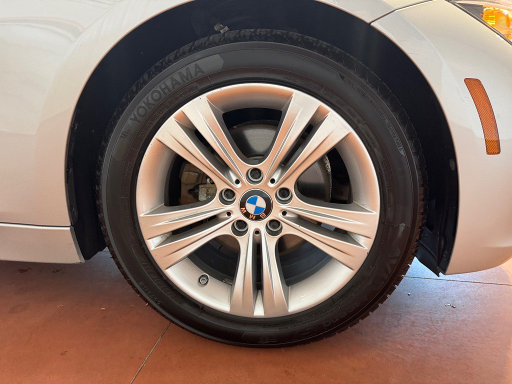 2016 BMW 3 Series Image 15