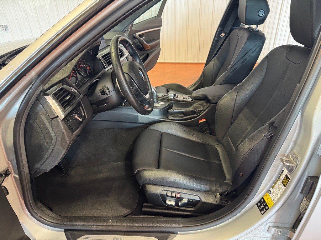 2016 BMW 3 Series Image 18