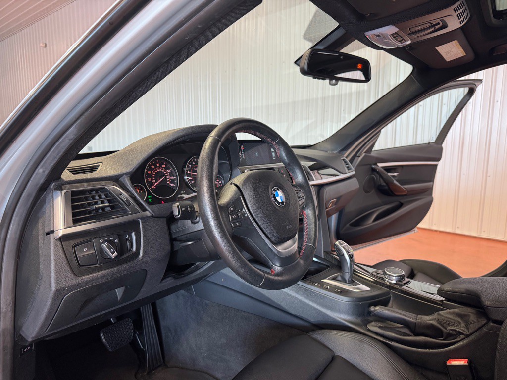 2016 BMW 3 Series Image 20