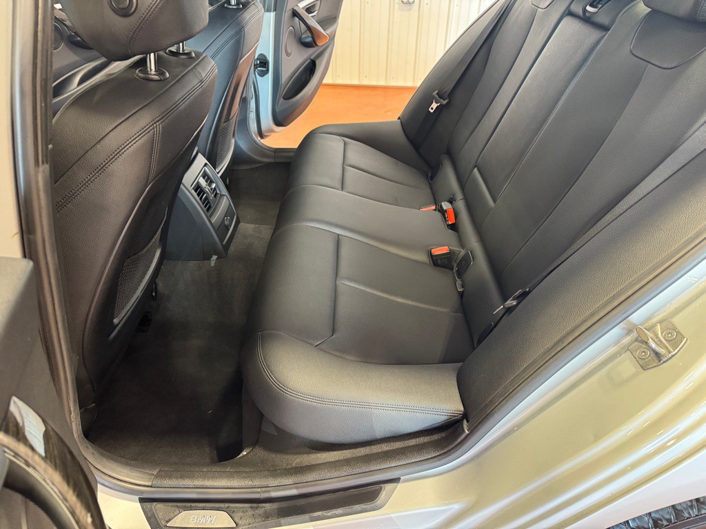 2016 BMW 3 Series Image 22