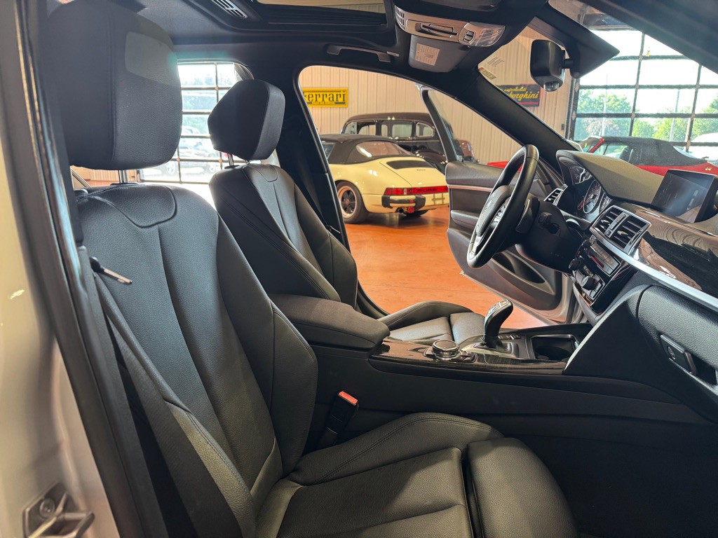 2016 BMW 3 Series Image 26