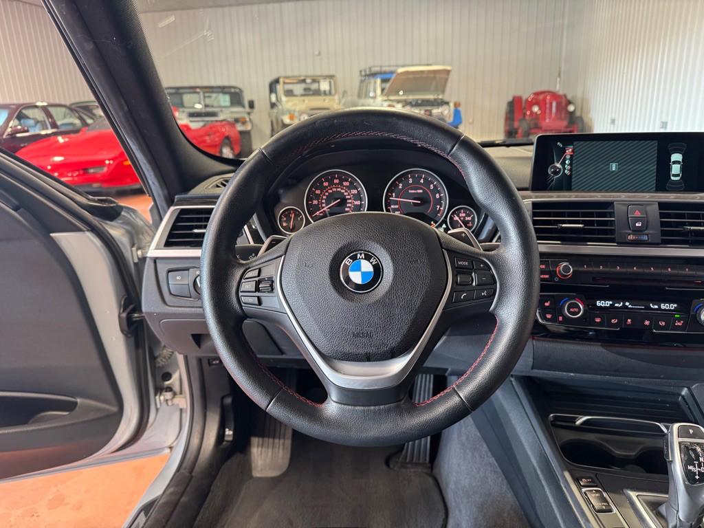 2016 BMW 3 Series Image 30