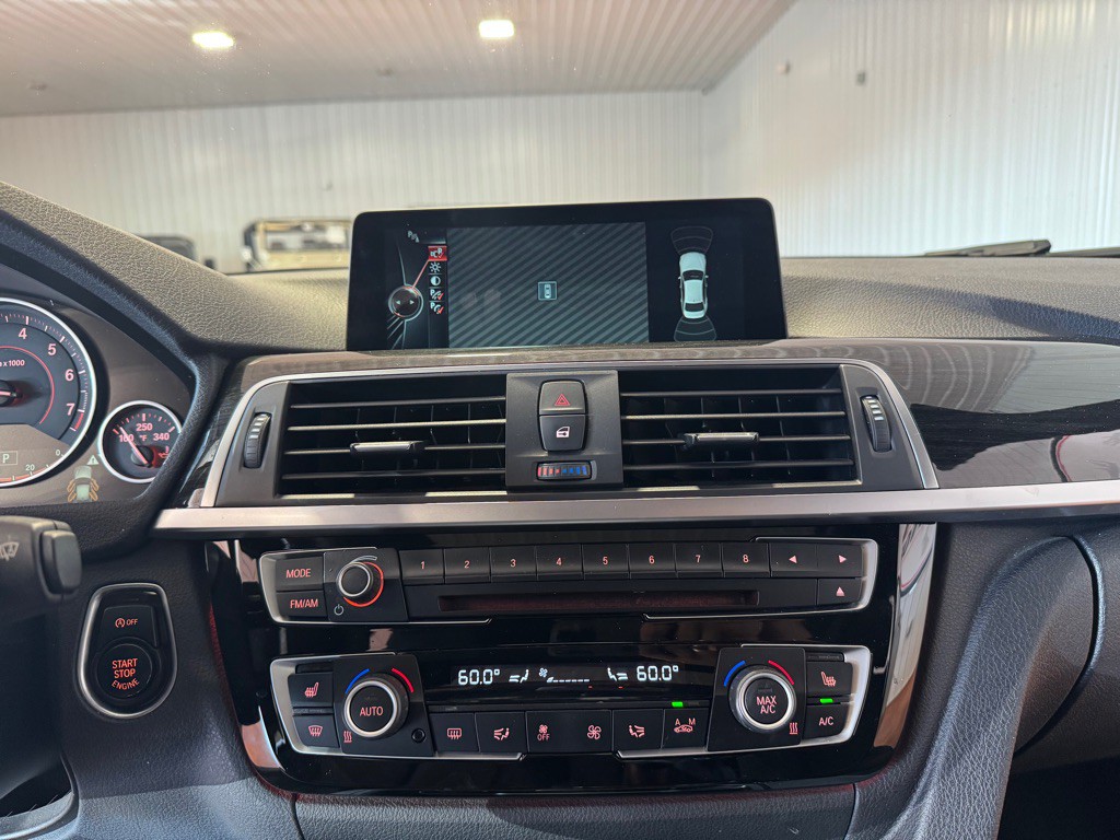 2016 BMW 3 Series Image 33
