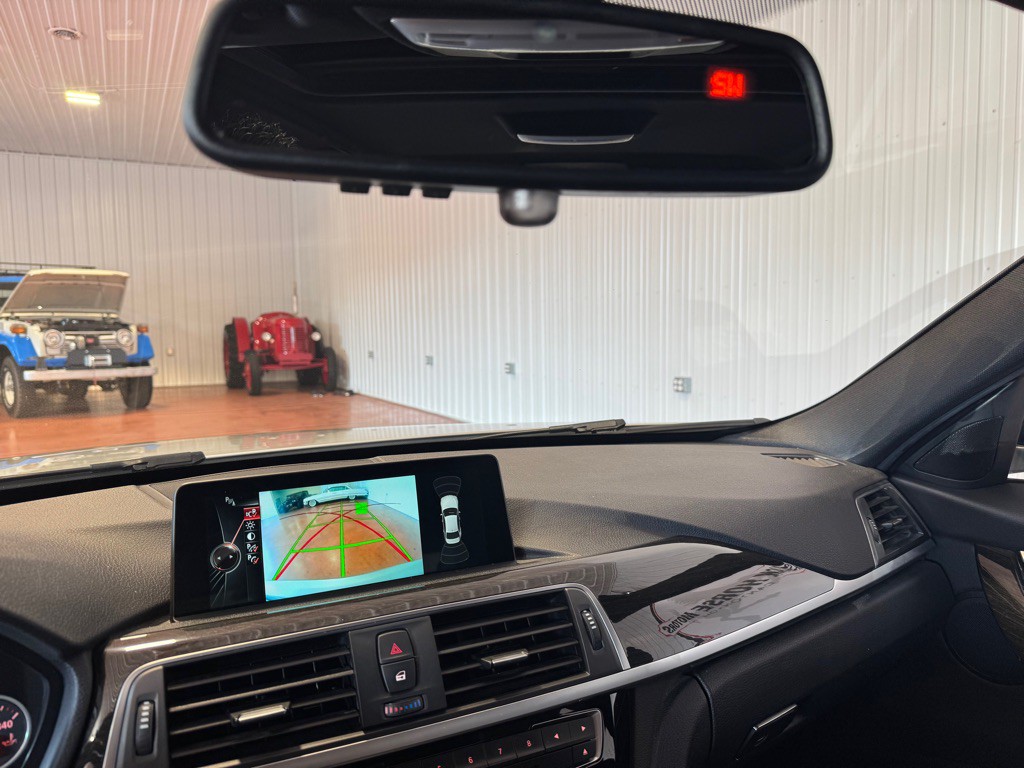2016 BMW 3 Series Image 35