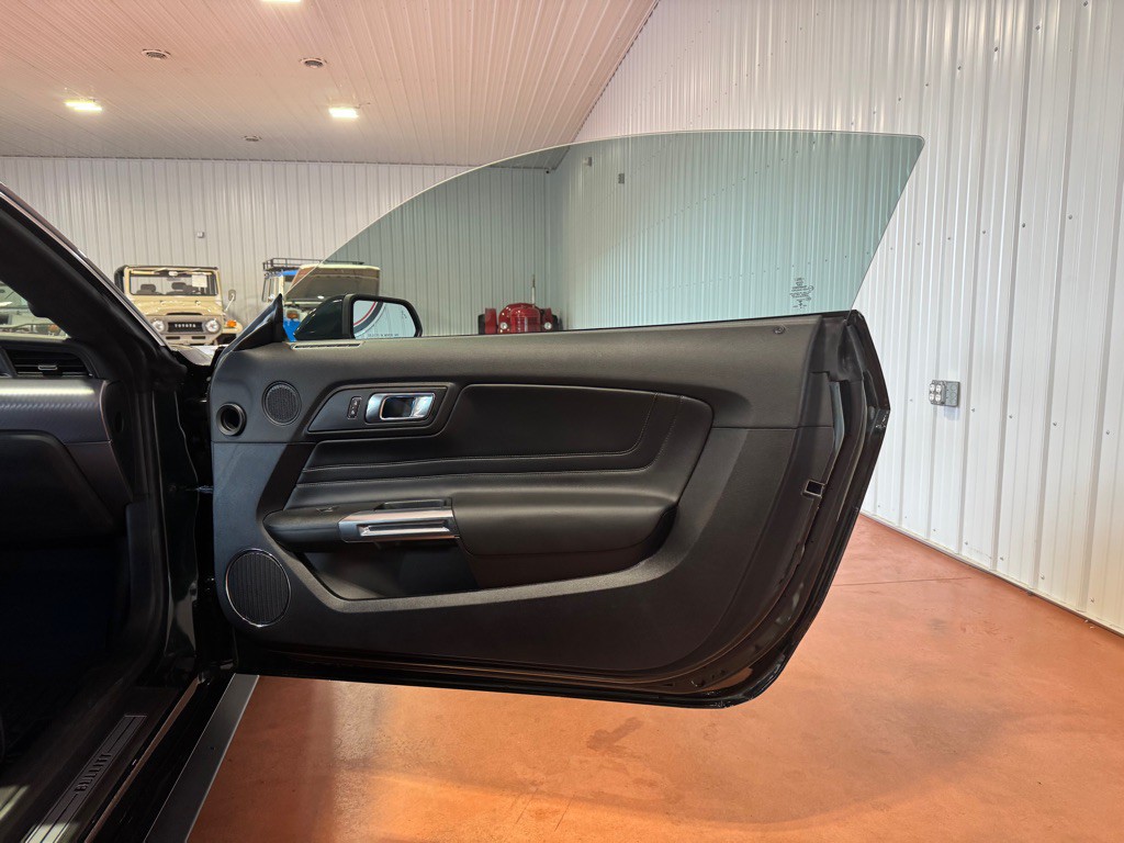 2019 Ford Mustang Image 21