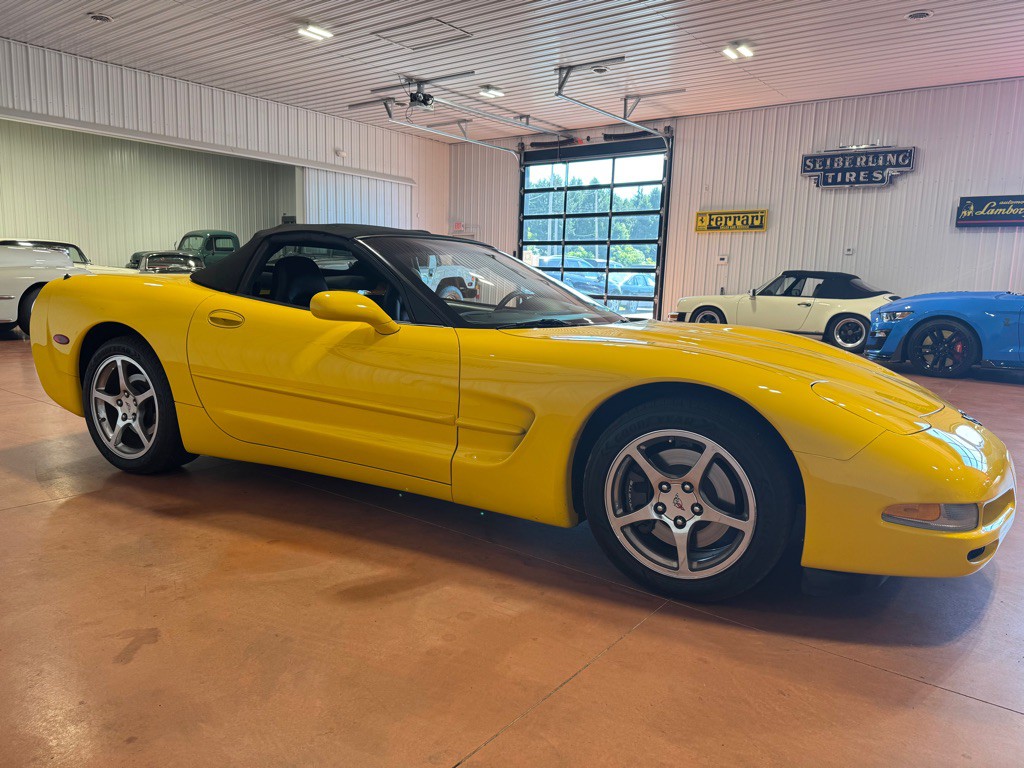 2004 Chevrolet Corvette Image 10