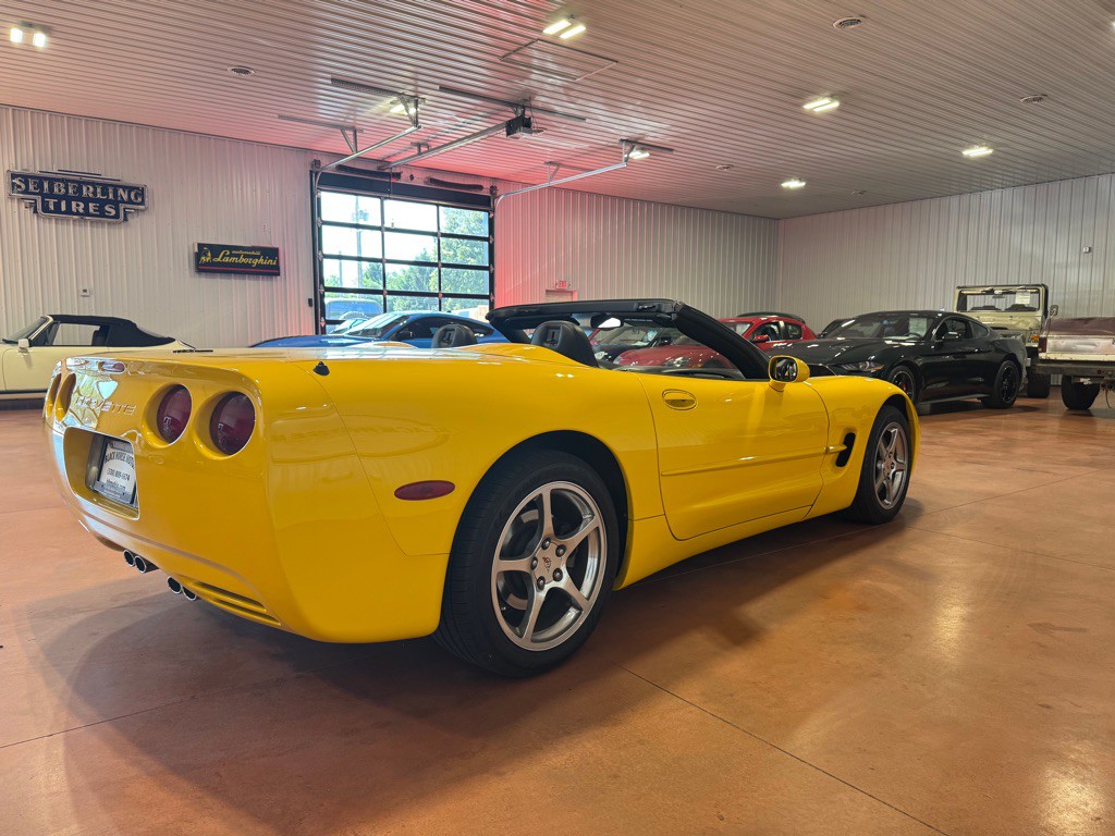 2004 Chevrolet Corvette Image 11