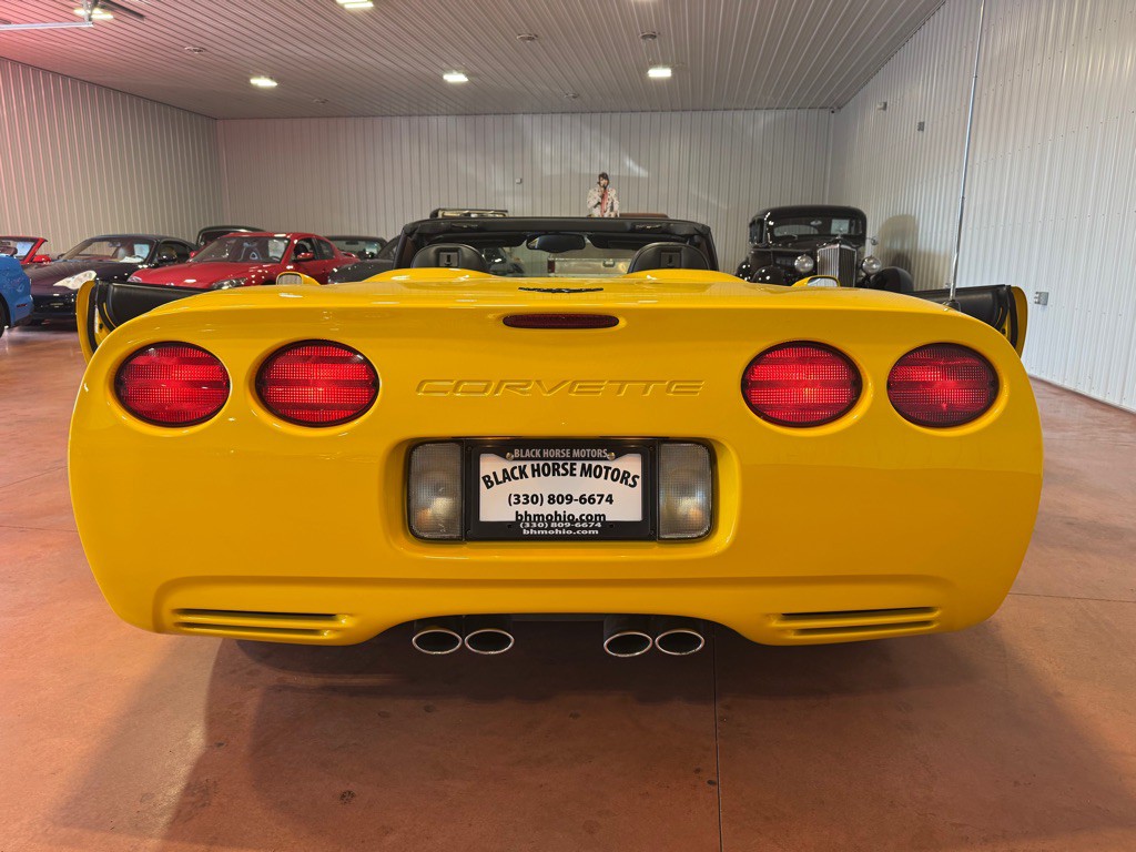 2004 Chevrolet Corvette Image 13