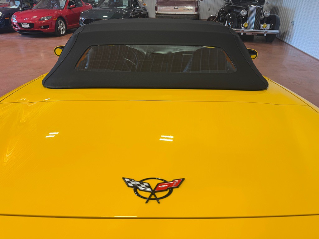 2004 Chevrolet Corvette Image 15