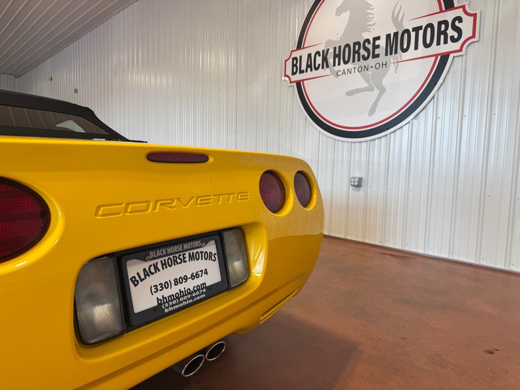 2004 Chevrolet Corvette Image 16