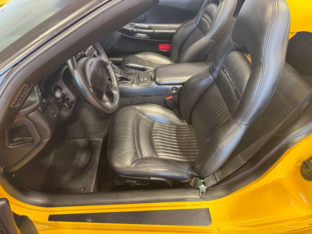 2004 Chevrolet Corvette Image 18