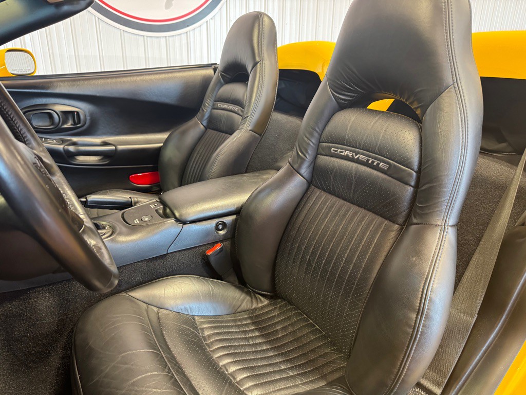 2004 Chevrolet Corvette Image 19