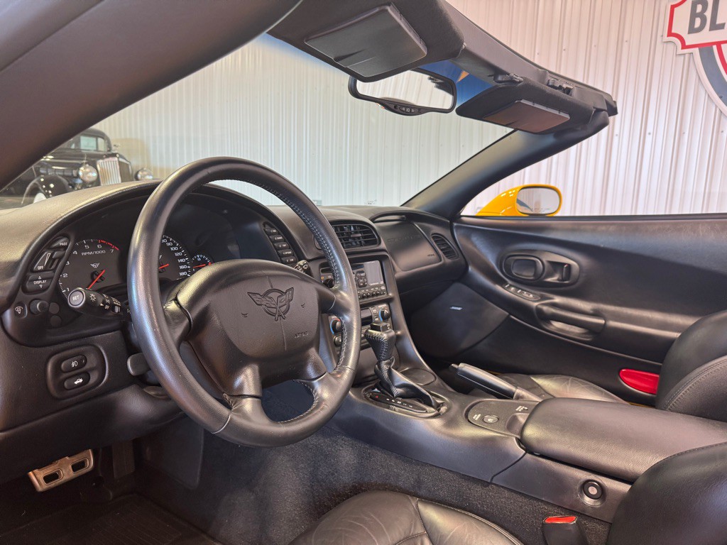 2004 Chevrolet Corvette Image 20