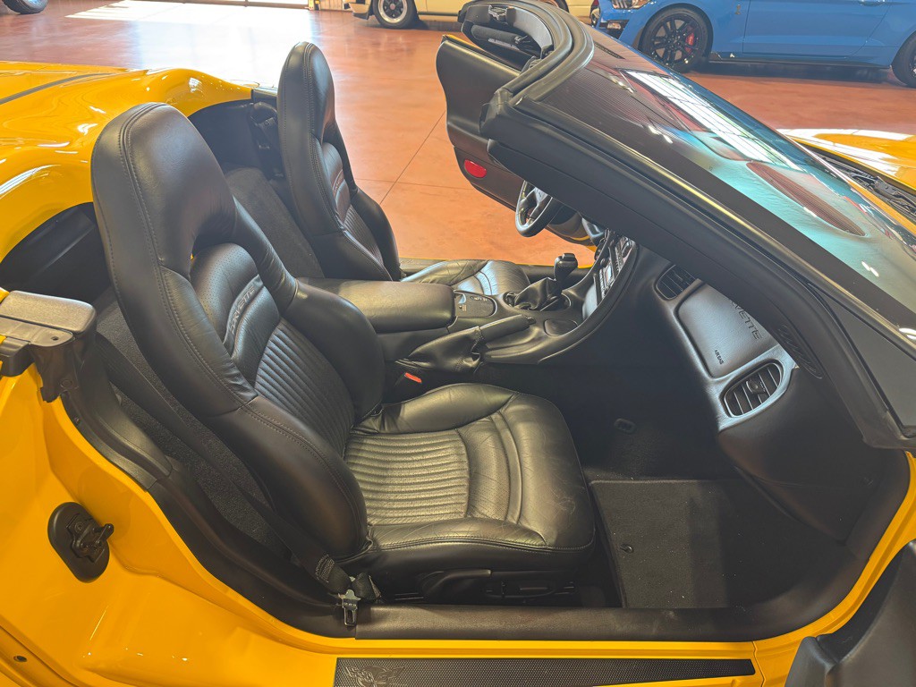 2004 Chevrolet Corvette Image 22