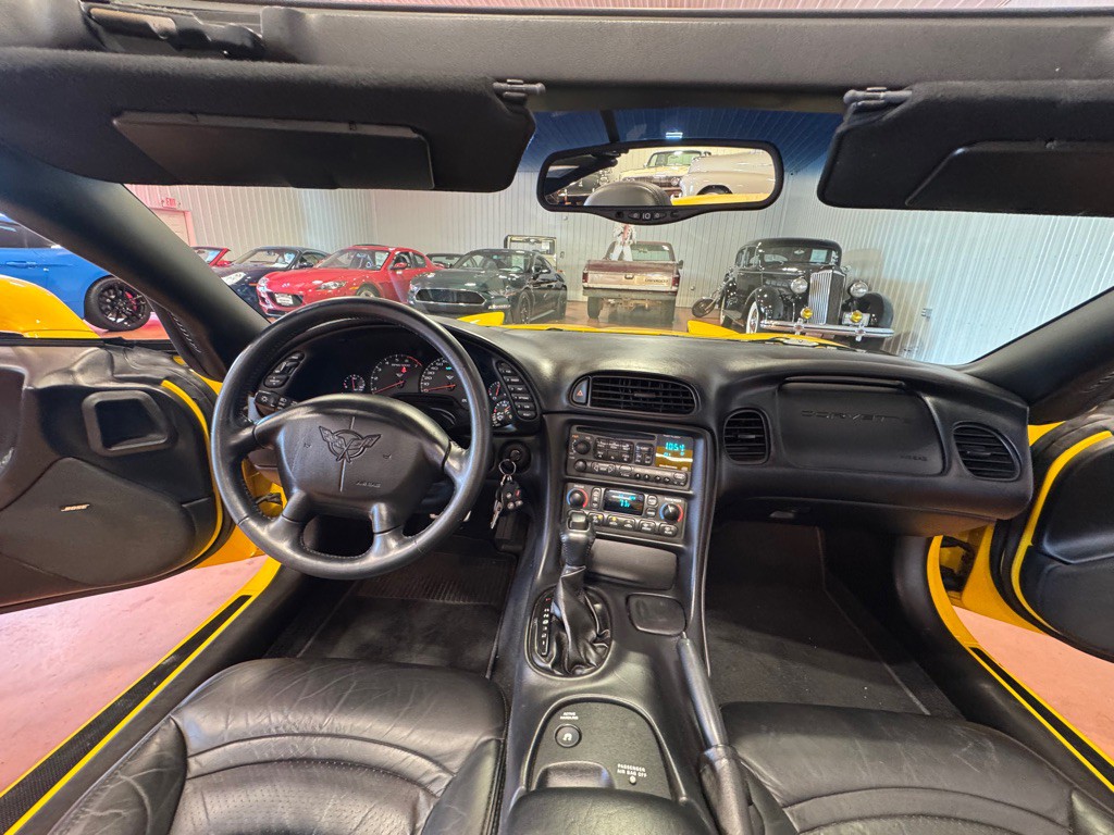 2004 Chevrolet Corvette Image 25