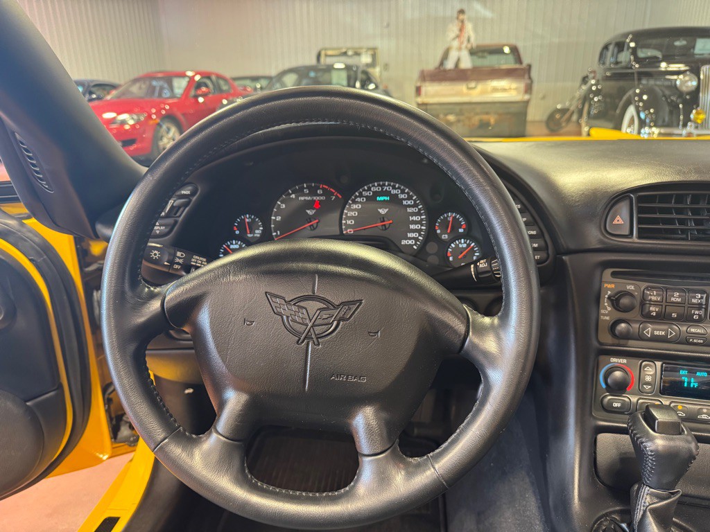2004 Chevrolet Corvette Image 26