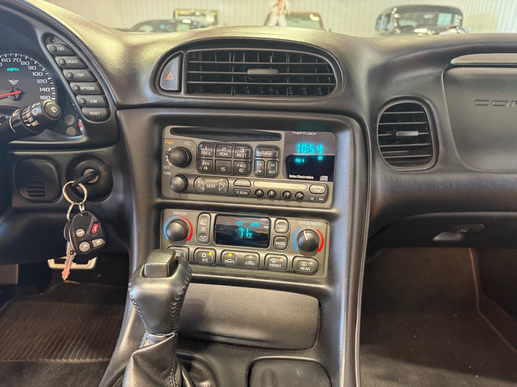 2004 Chevrolet Corvette Image 28