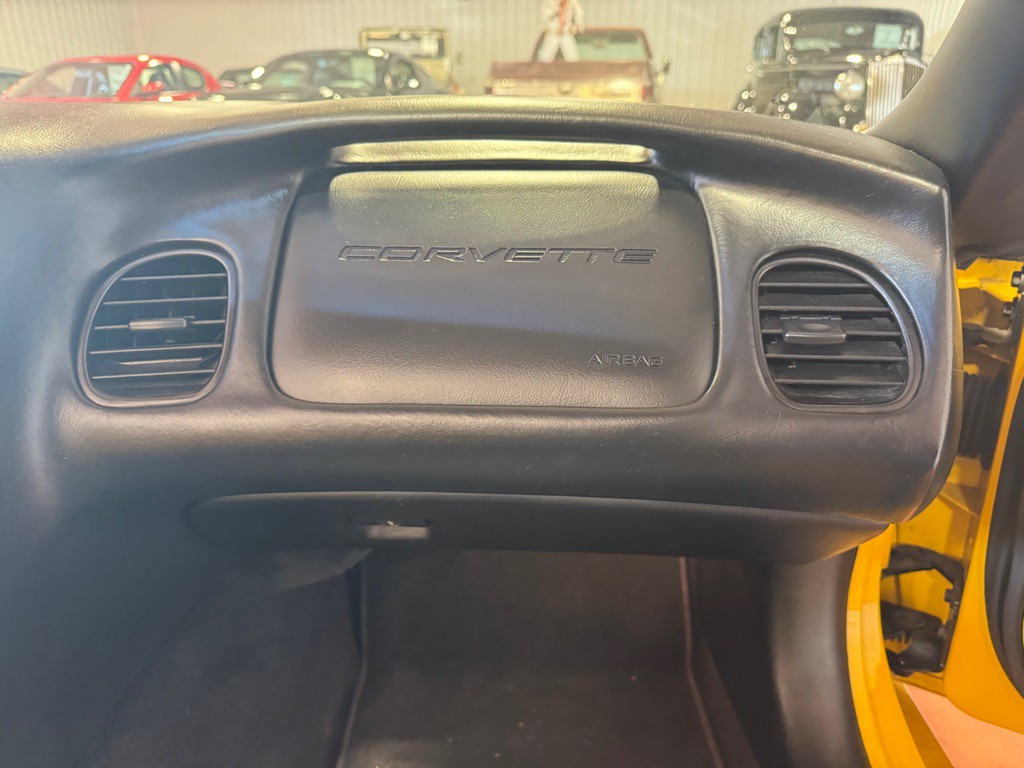 2004 Chevrolet Corvette Image 29