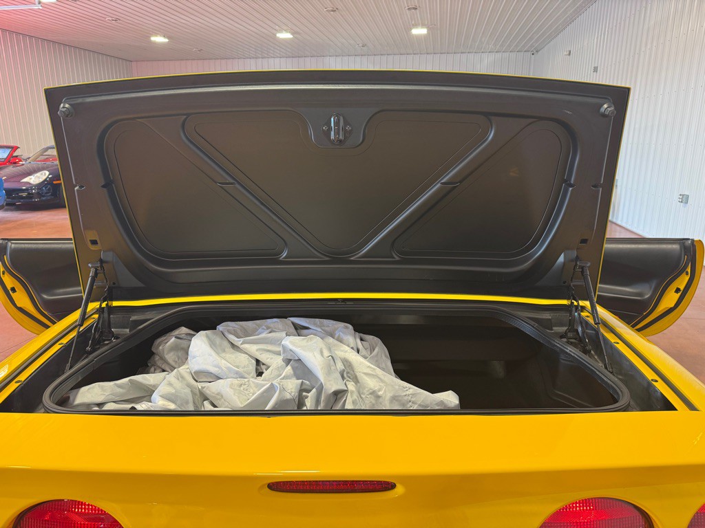 2004 Chevrolet Corvette Image 31