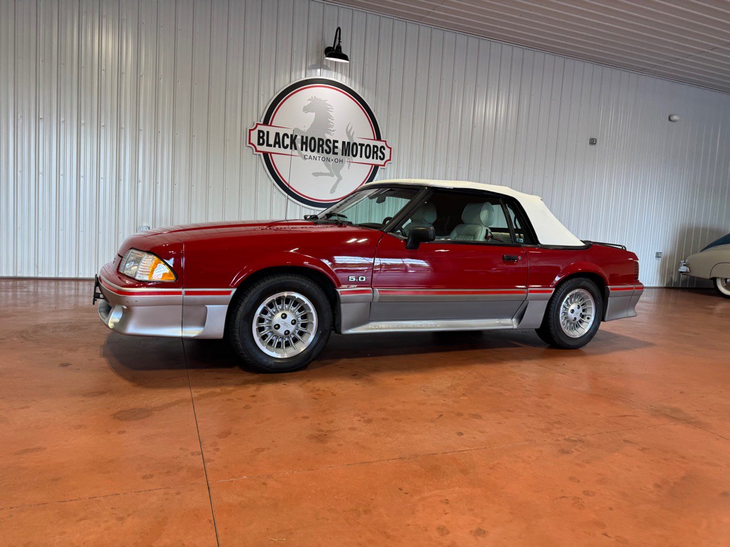1988 Ford Mustang Image 3