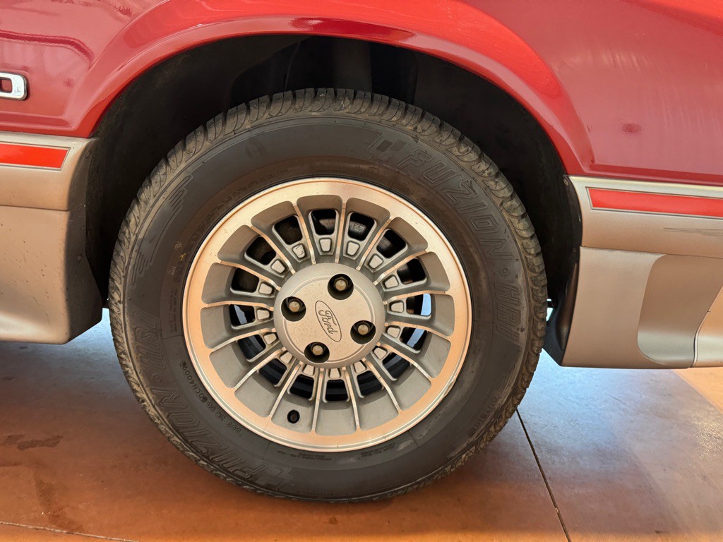 1988 Ford Mustang Image 14