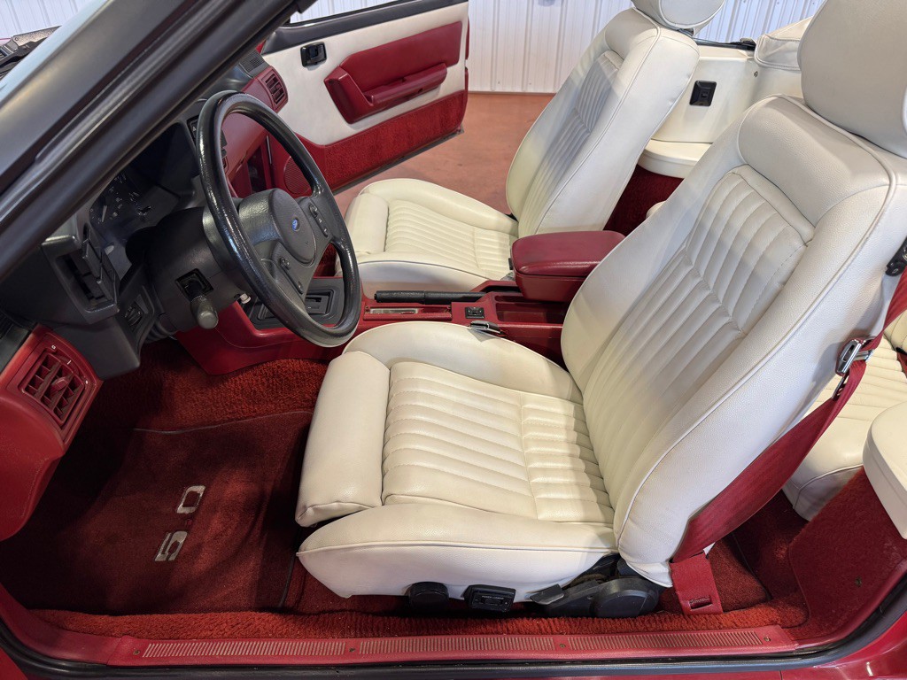 1988 Ford Mustang Image 17