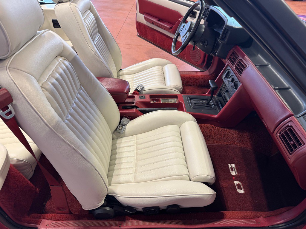 1988 Ford Mustang Image 24