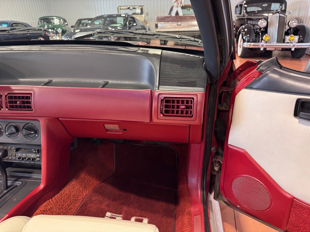 1988 Ford Mustang Image 28