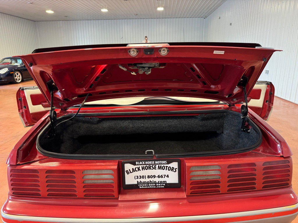 1988 Ford Mustang Image 32