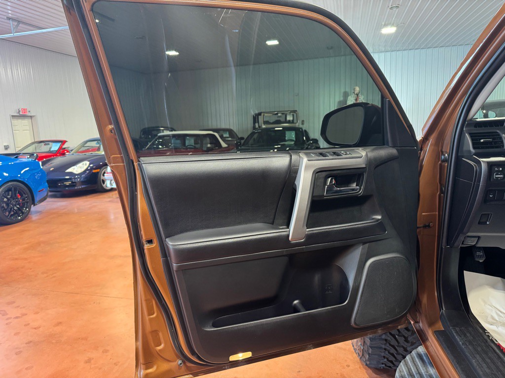 2016 Toyota 4Runner Image 13