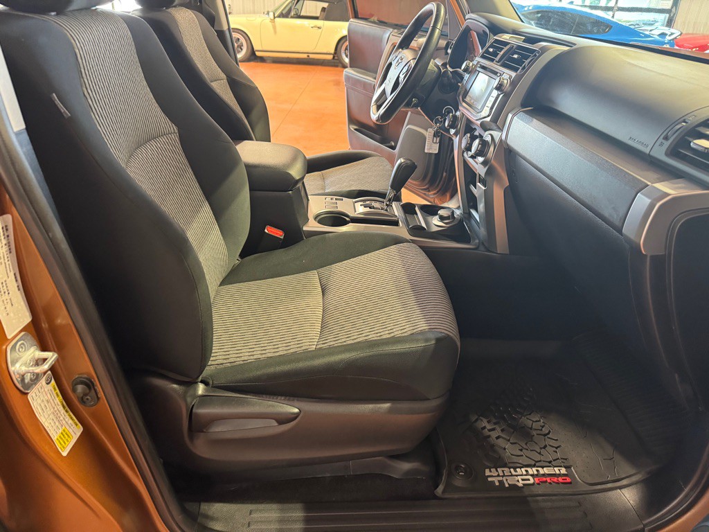2016 Toyota 4Runner Image 19