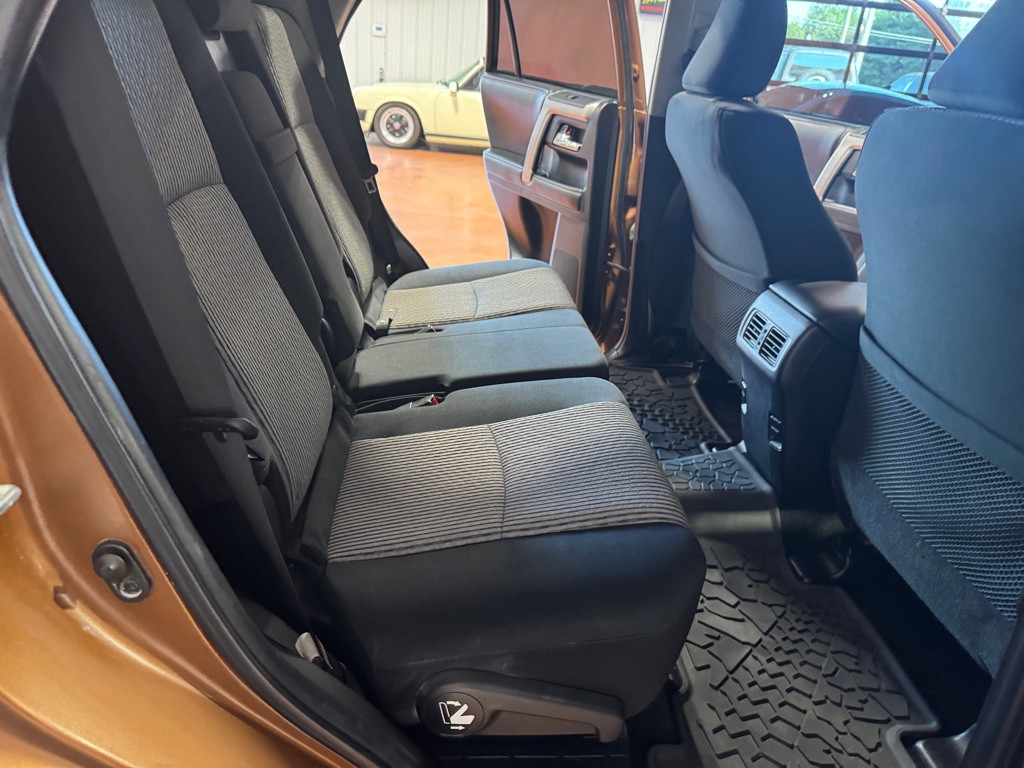 2016 Toyota 4Runner Image 22