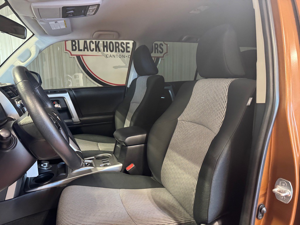 2016 Toyota 4Runner Image 16