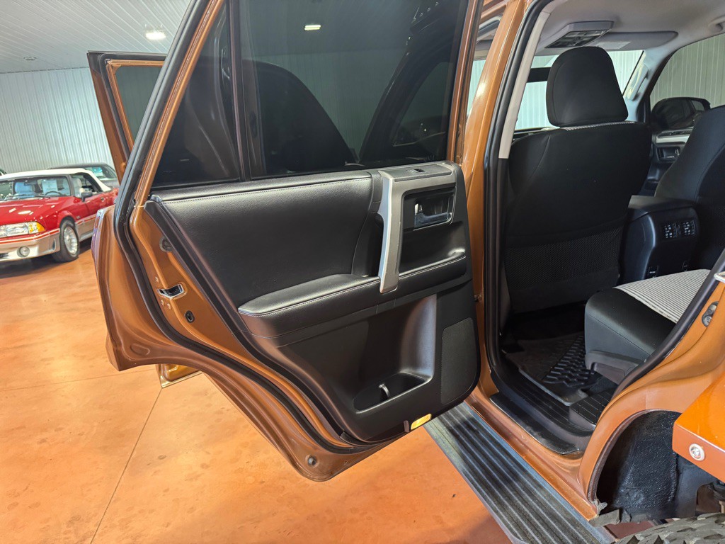 2016 Toyota 4Runner Image 17