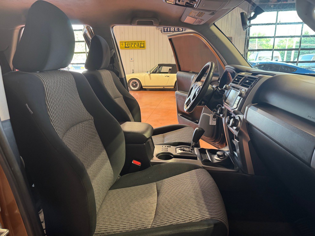 2016 Toyota 4Runner Image 21