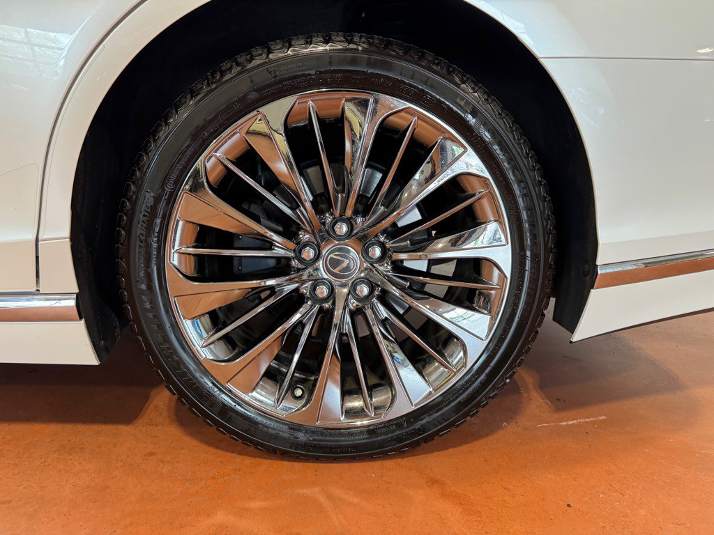 2018 Lexus LS Image 14