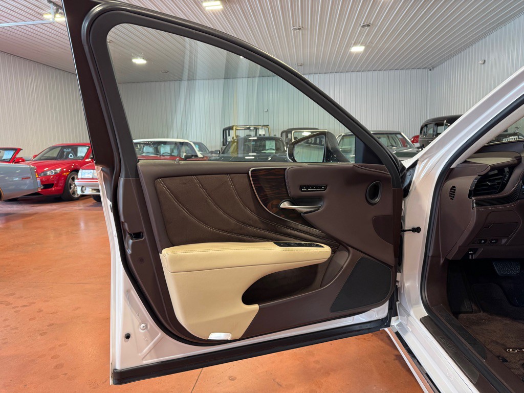2018 Lexus LS Image 17
