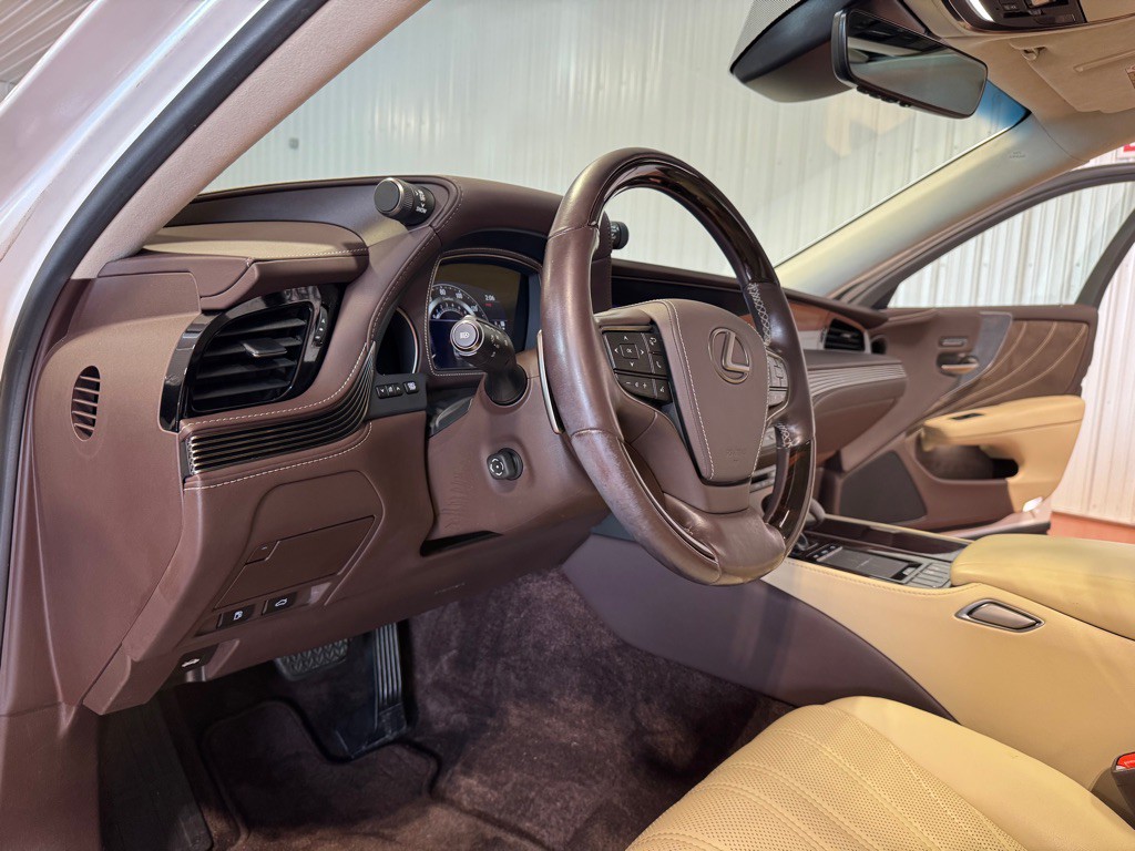 2018 Lexus LS Image 21