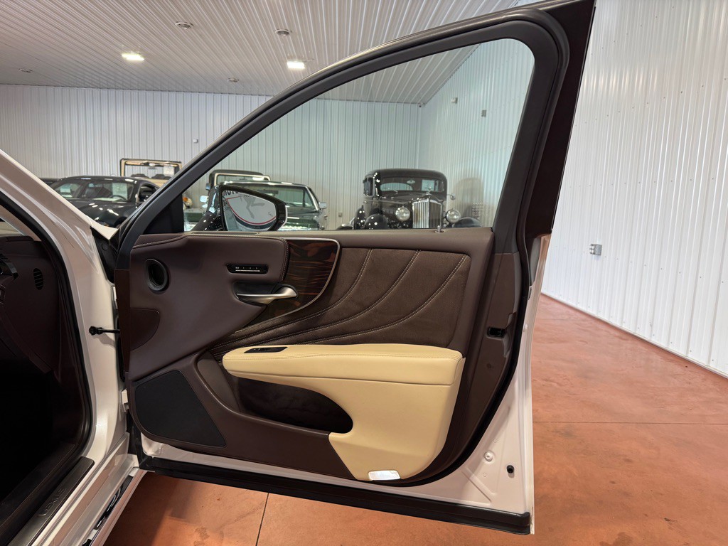 2018 Lexus LS Image 25