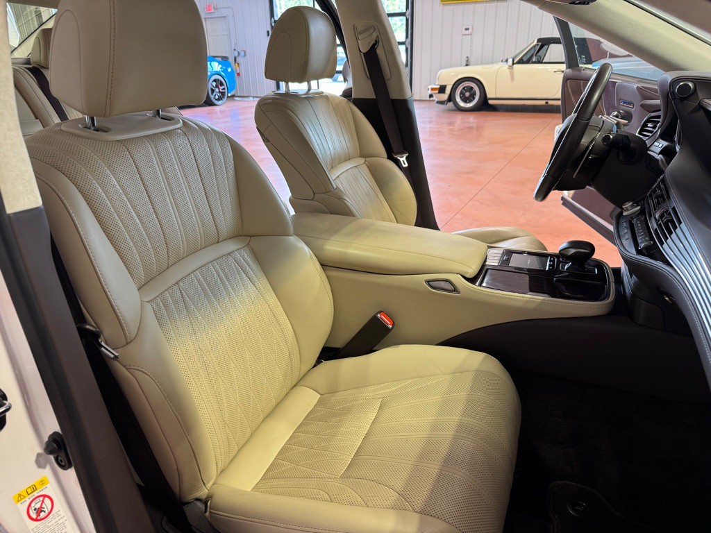 2018 Lexus LS Image 27