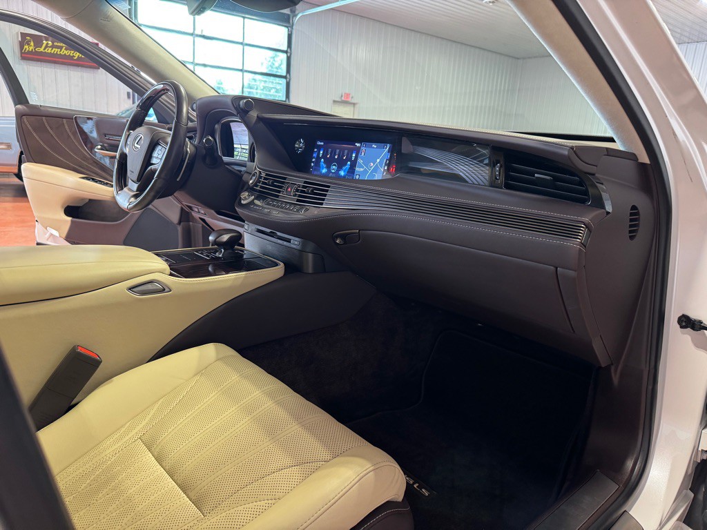 2018 Lexus LS Image 28