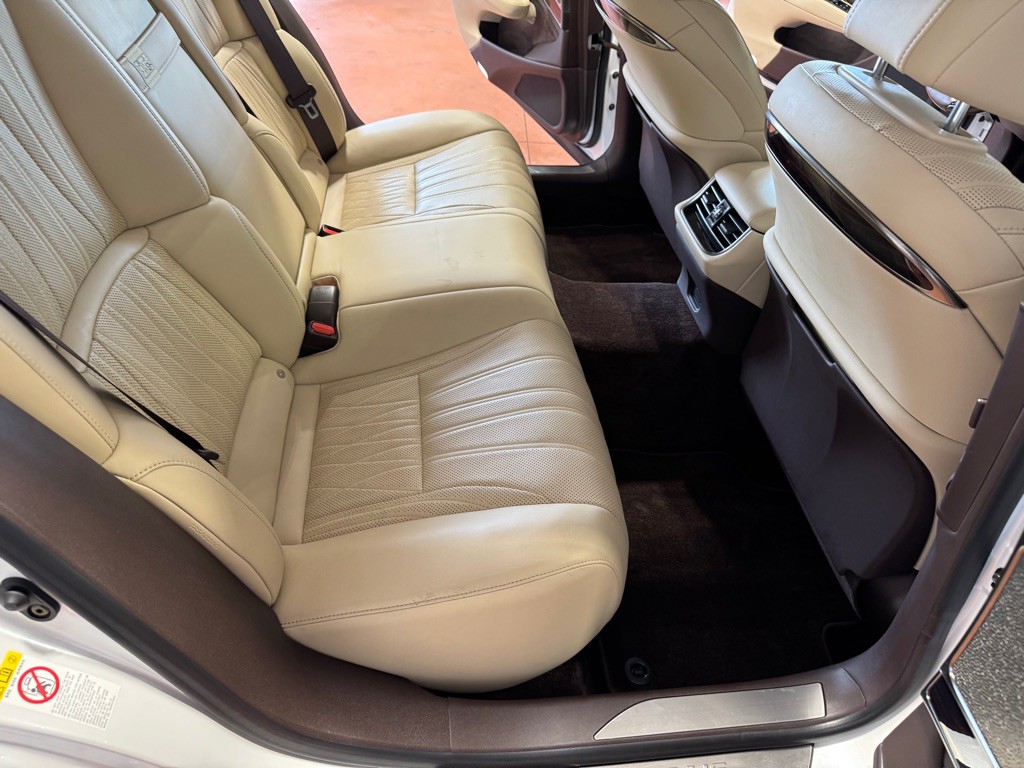 2018 Lexus LS Image 30