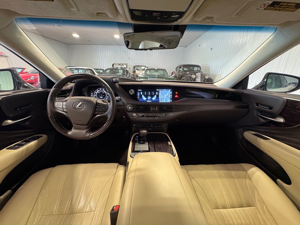 2018 Lexus LS Image 35