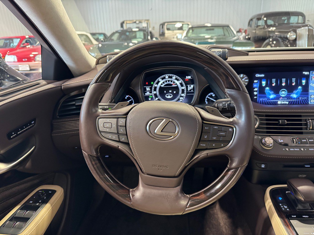 2018 Lexus LS Image 36