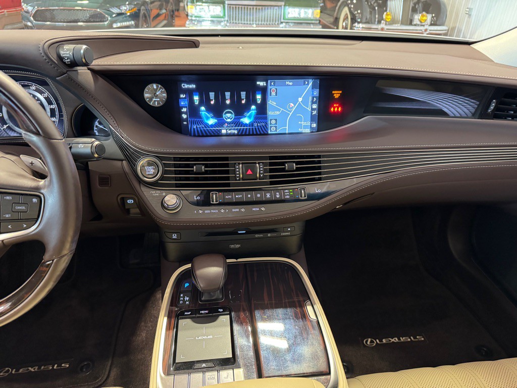 2018 Lexus LS Image 38
