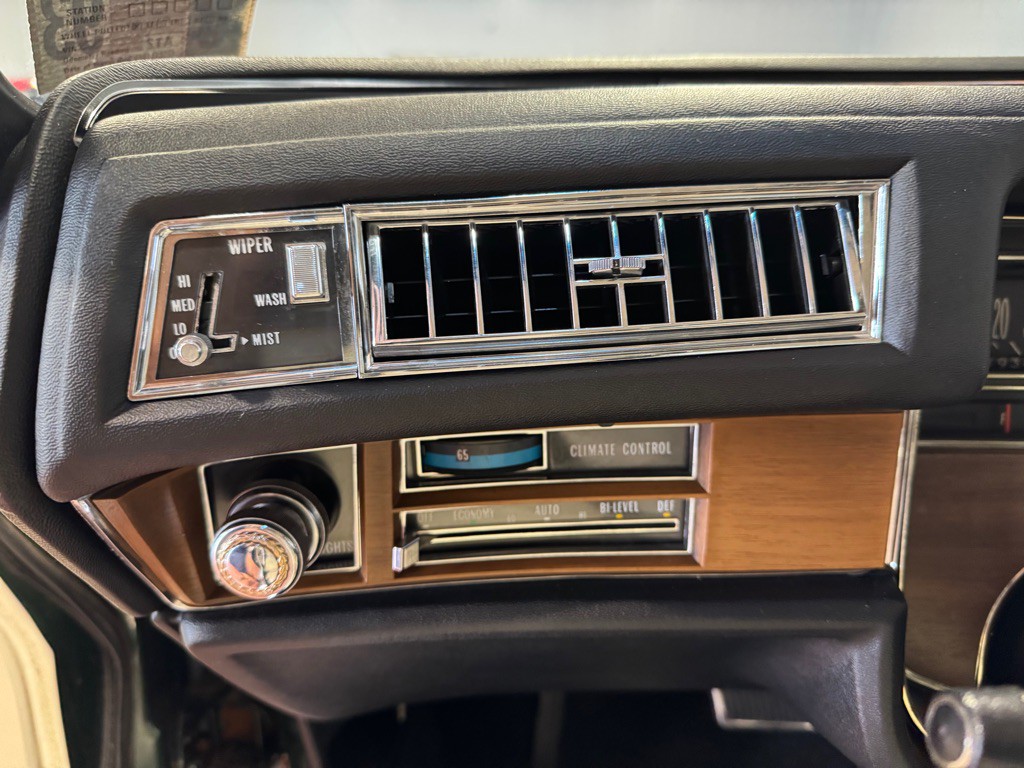 1975 Cadillac DeVille Image 25