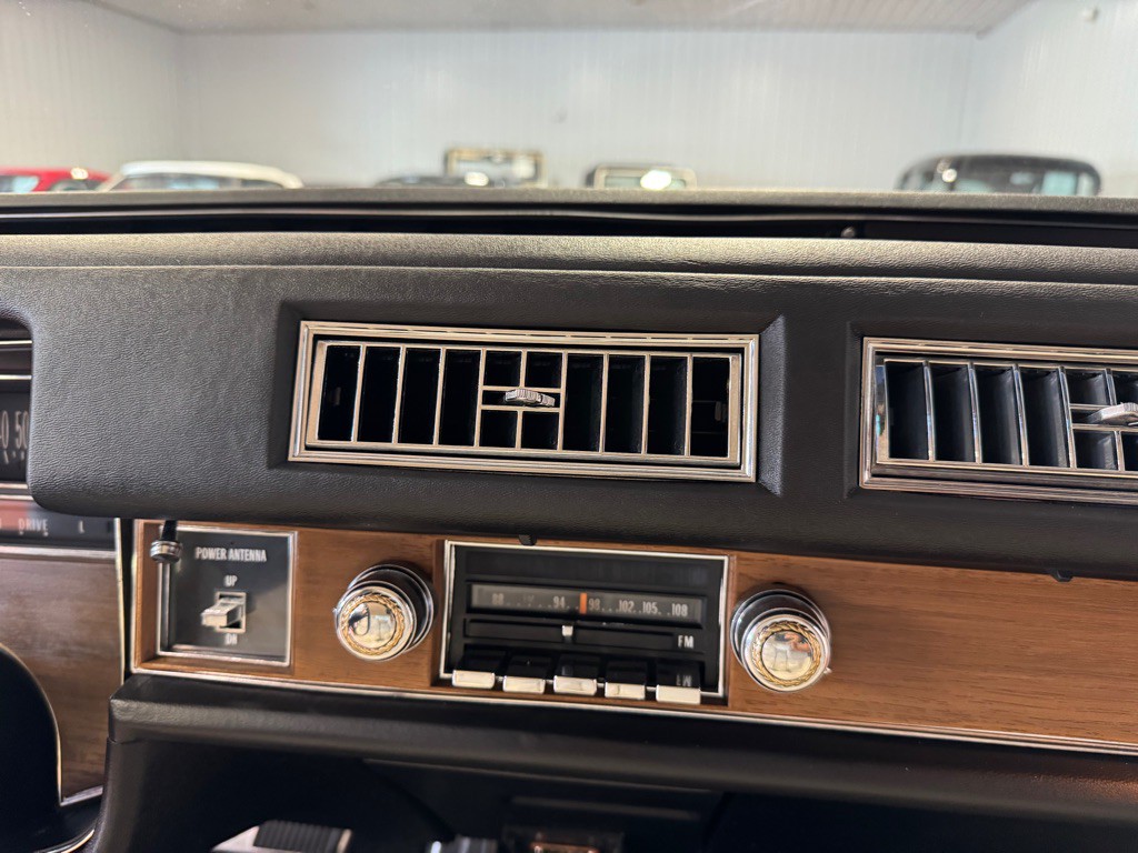 1975 Cadillac DeVille Image 28